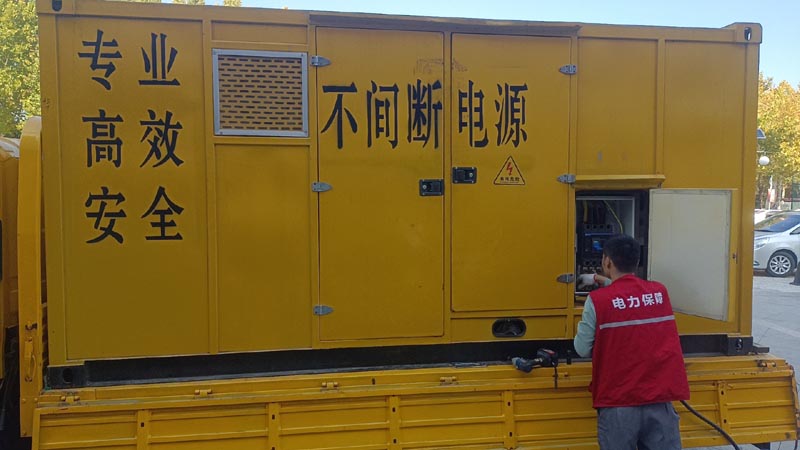 舞钢柴油发电机组和UPS电源配合使用时，如何避免切换过程中的电力中断？