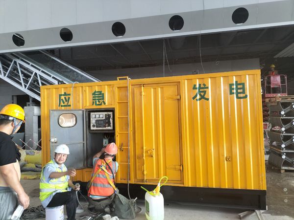 舞钢怎样判断空气滤清器是否需要更换？